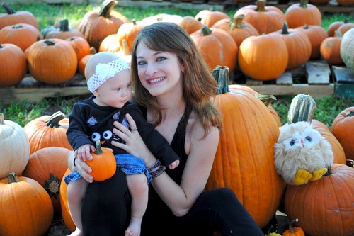 tiffanyatomic's profile picture. I am a petite woman with an adorable daughter and sphynx cat.