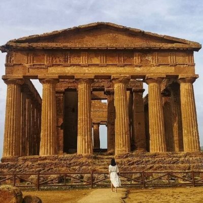 AABBCC8686's profile picture. There are some things in this world that cannot be carved by stone. In our hearts, there is a place that cannot be locked. That place is called hope #Sunlight