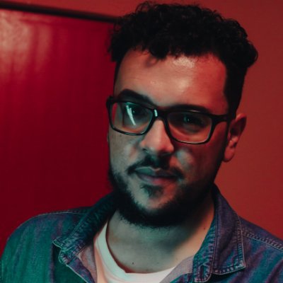 28, bi. Faço umas fotos, edito uns vídeos e às vezes faço música . Gosto de uns joguinho, RPG e Magic The Gathering. (ele/o)