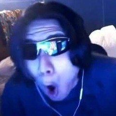 JibJun9HoU's profile picture. 야짤과 그림을 동시에 보는 계정이다
이상한사람 아이다