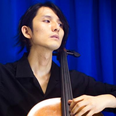 チェリスト。大陸横断、スケート、マイク職人、元Cubaseの技術スタッフ。コードで弾く、ジャズ、面白歴史音楽、チェロ怪談など。
人々が表現活動をしてお金で買えない幸せを知れば拝金主義が薄れて企業が社会に優しくなり社会問題が解決するはずと考えてます。
楽しさだけがある楽器との関係、レジャー化した弦楽遊びを広めてます!