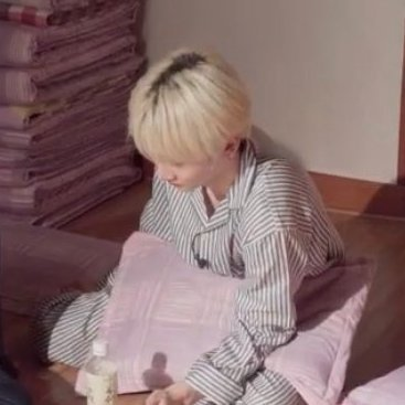 BAEright13's profile picture. 제가 예쁜 거예요❤