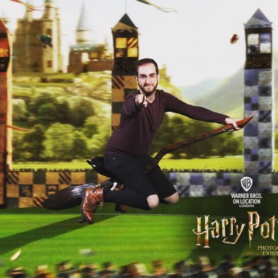 Desde Hogwarts a Novigrado, pasando por el monte del destino, Smallville, Monteriggioni, Manhattan, Racoon City y terminando en Grimmauld Place. ALWAYS gamer.