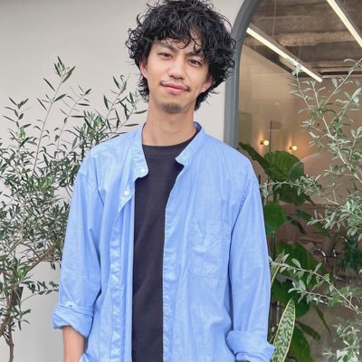 12年大手有名サロン勤務。オープニング店長や様々なプロジェクトを歴任。長年培った地位と顧客を置いて無縁の土地で顧客0で独立。未開の土地で新しい風を吹かせます。