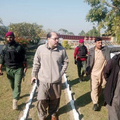 A Civil Servant, Deputy Commisioner 🇵🇰. Old School 🙏 Personal tweets/ opinions. work till your idols become your rival !!!