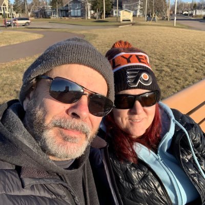 happily married canadian to a wonderful man,lover of sports,tv,current events,video games,Today Show fan and die hard Flyers and Patriots fan