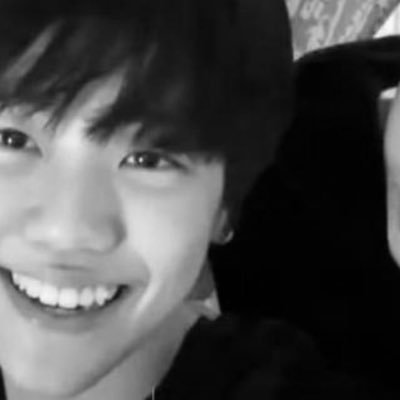 But I just want you to know I hope he buys you flowers I hope he holds your hand Give you all his hours When he has the chance Take you to every party