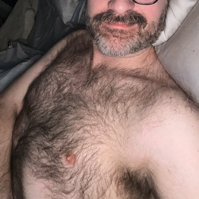 Who doesn’t enjoy a hairy man every now and again… 🐻🏳️🌈 (Creating the alt here… 😈)