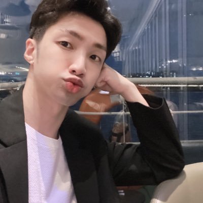 ISTP-T 네가 내게 한 걸음만 다가와준다면 나는 네게 한결같은 마음을 약속할게 성향 : T 서울 장소유