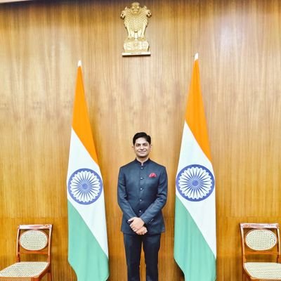 Civil Servant.
MBA (Public Service & e-Governance).
Traversing silently through fleeting moments, learning new lessons.
Views are personal.
सत्यमेव जयते।🇮🇳