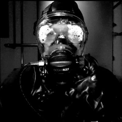 mmore18rubber's profile picture. #drysuits #rubber #masks