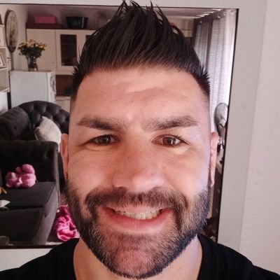 jonnystreet1981's profile picture. 👑 Jesus is Lord
🏡 Seeff Edenvale Rentals & Sales                       
📙 Through The Fire 🔥 link below ⬇️