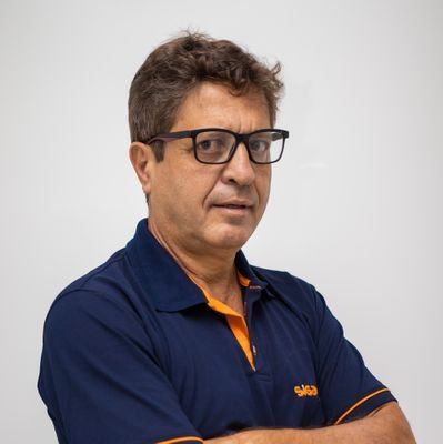 Patriota, Conservador, Casado, Este perfil é explicitamente de DIREITA.