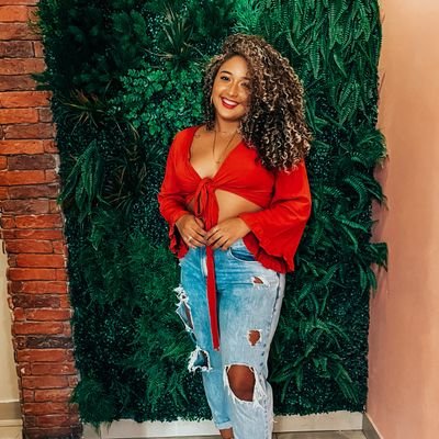 vickcarvalhous's profile picture. “Não coloque limite nos teus sonhos, coloque fé!” siga no Instagram: @carvalhousbeauty