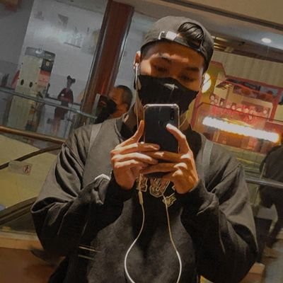 momless06's profile picture. Cuma Seseorang Yang Kerja Buat Bayar Tagihan Kartu Kredit