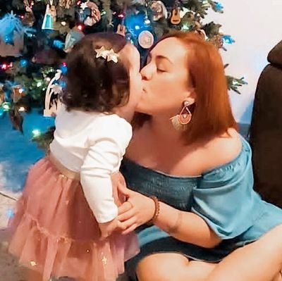 Madre, Embalsamador, Director Funerario, Maestra de Educación Especial, Especialista en Autismo M.Ed., Instructora de Proceso y código Electoral de Puerto Rico.