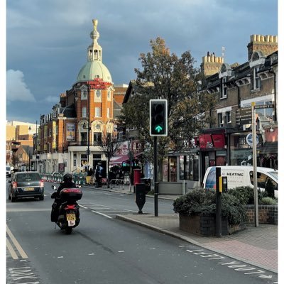 amateur photographer based in South West London. Insta london_wombling