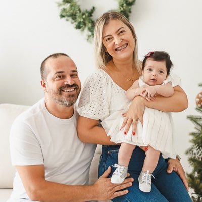 Casado desde 1992 (com a mesma esposa), pai e agora avô da Luiza. 100% Bolsonarista!!!