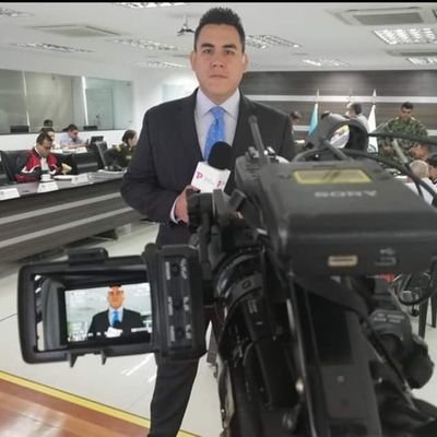 Mis hijos Emmanuel y Lucciana y mi esposa Vanessa son la razón de vida. Dios primero que todo. Mi profesión mi gran pasión. Periodista en formación