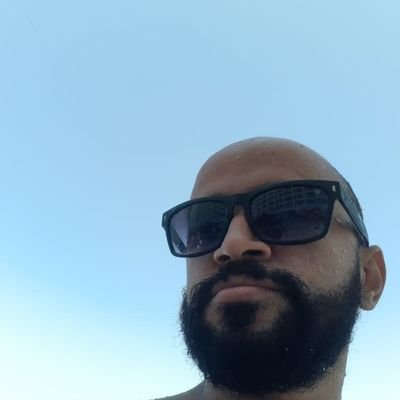 Algún día seré yo quien se esconda del control remoto.
Autor y Divulgador de Comics en @ComicLab_Col