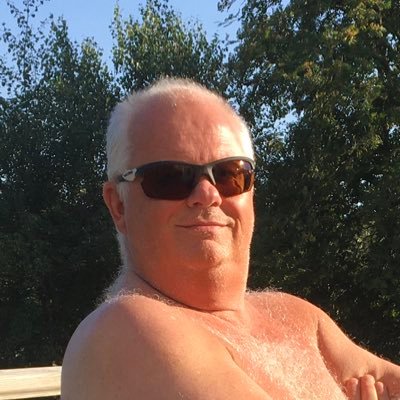 Ekonomijournalist i 37 år på Veckans affärer och Privata affärer.