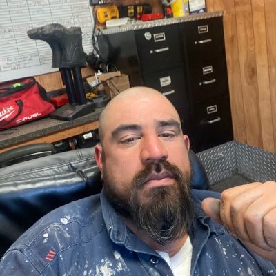 AdrianSaenz12's profile picture. 🤘🏽