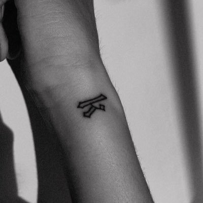 bravesther_'s profile picture. 