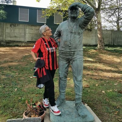 Dinamica pensionata, viaggiatrice, tifosa storica del Milan e del Malawi. Instagram : sempremilan51