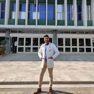 Consultant,Medical Oncology, Rajiv Gandhi Cancer Institute, South Delhi branch, Niti Bagh. Trying to bring the human touch back to Medicine.Tweets are personal.