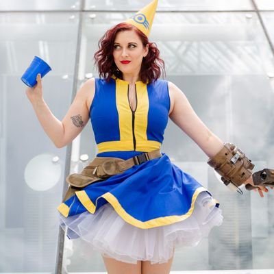 Ahoy ⚓ 
Me • Books • Movies/TV/Theatre• Gaming • Travel • Cosplay. (she/her)