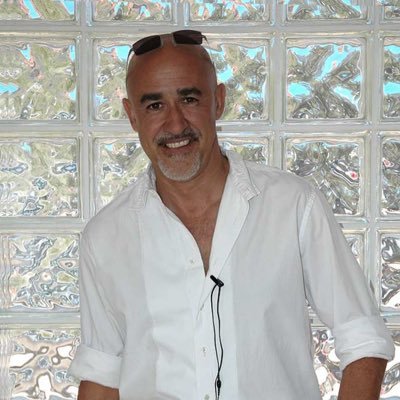 Artist, Designer, Lover of beauty, travels, zen, poetry, music and creativity.