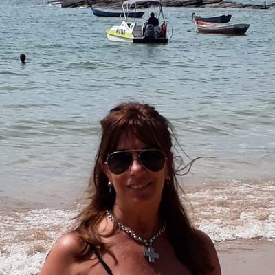 No Twiitteo, sólo opino de vez en cuando en las páginas que sigo , que son de noticias de todo tipo, opinión, viajes, protección animal.