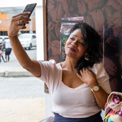 ivonclevel's profile picture. Comunicadora Social,
Especialista en Marketing Digital 
Ayudo a emprendimientos a crecer a través de Internet.💻📱💻 
Amante del buen cine y mamá enamorada.