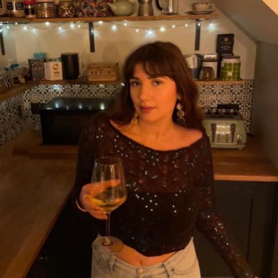 rhianhatton's profile picture. 🏴󠁧󠁢󠁷󠁬󠁳󠁿