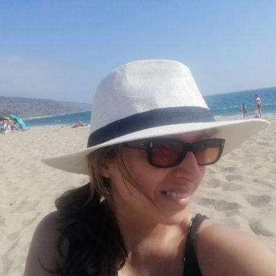 Inglés, viajes, cine, música y gran amor por los animales.