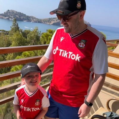 Sprowser's profile picture. Stay away, I rarely say anything interesting 🚫