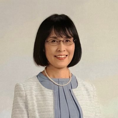 柏崎市議会議員／公明党新潟県柏崎第2支部支部長／新潟県上越市生まれ／県立高田高校卒業、創価大学文学部英文学科卒業／資格:社会福祉士、精神保健福祉士、認知症キャラバンメイト、防災士／家族:夫、義母、保護猫／趣味:プチ旅行、芸術鑑賞