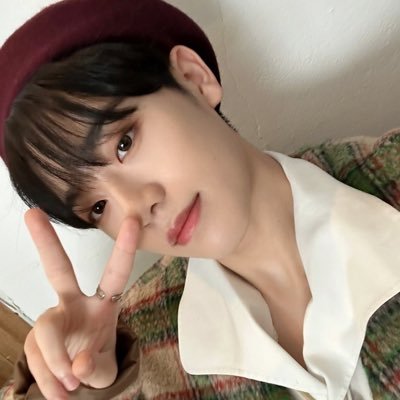 gold__peach's profile image