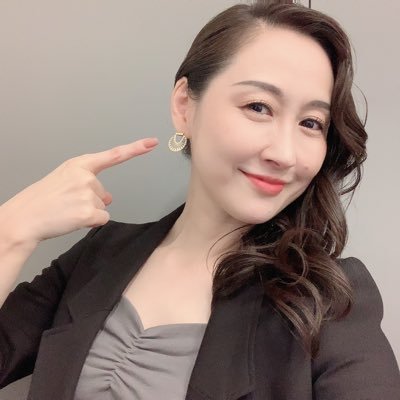 フリーアナウンサー|宝石専門チャンネルGSTV MC|J:COMジモトトピックス・プラス アナウンサー|トークショーMC|ナレーション,ets|元サンリオピューロランドダンサー| 11歳から舞台にたってました。アニメすき。舞台も映画もすき。絵画鑑賞もすき|ダイビングが趣味|⇩ジョイスタッフ所属