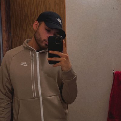 bryanjramirez10's profile picture. football & sneakers