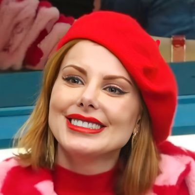 🔔CENTRAL OFICIAL! Sua Fonte de Informações sobre a Atriz, Jornalista, Vice Power, Campeã do #FamosasEmApuros e Ex- Peoa #AFazenda14!Prazer, @OficialDeborahA.