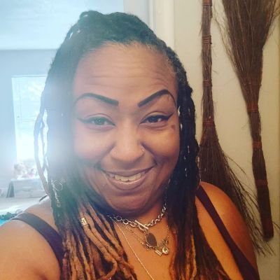 Lovely Lashon A Mother of four beautiful girlz. Total bottom girl survivor of Florida. Successful Business Woman💜 God Purple rains in our lives everyday