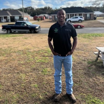 God first✝️ Family💚 Lawncare/Landscaping business owner📈🧳Age:17