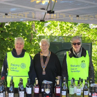 #Glass enthusiast. #TonbridgeRotaryClub Social Media & PRO.  #HadlowGardenersSociety #FloodWarden #NeighbourhoodWatch Co-ordinator.