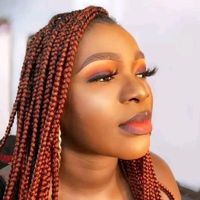 SenoraTulz's profile picture. GREAT WOMAN 🫅