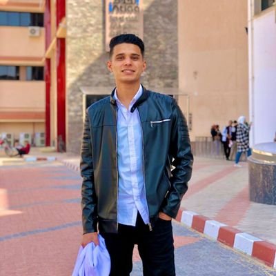 eslam_yosrey's profile picture. ‌سلامُُ على من مَرَّ على مُرِّنا فحَلَّاه🖤✨
 💉FNMU Level (4)