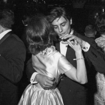 rl_r80's profile picture. استودعناك الله بحضورك و ترحالك ♥️.