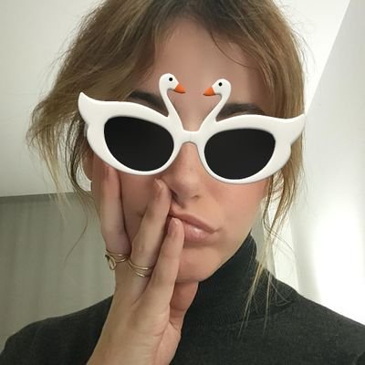 MissLoFlipo's profile picture. Is this real life? 
📚 Hablo de libros