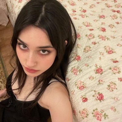 angelunwell's profile picture. 15 // edtw