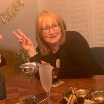 ninibeanieagain's profile picture. You put your left leg in……🦵🏻